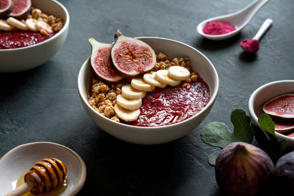 Les bols de smoothie sont surfaits : voici pourquoi ils ne sont pas aussi sains que vous le pensez 1 Bols de smoothie surfaits : Sucre, calories, fibres - La vérité